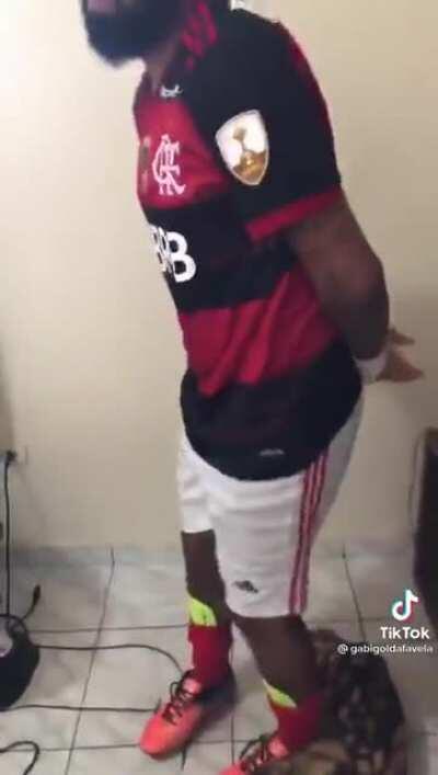 Vazou GabiGol se escondendo da policia