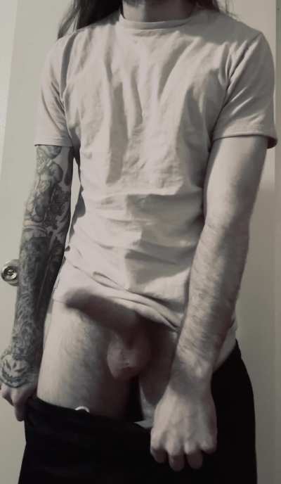 Ladies, you deserve a big fat cock to cum on. Dm me and let’s make it happen .😈