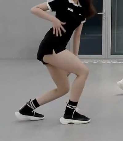 ITZY -달라달라(DALLA DALLA)- Dance Practice (2020 Ver.) GIF by KPOP GIFS