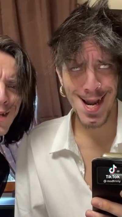 TFW you and your brother almost touch tongues 🤤