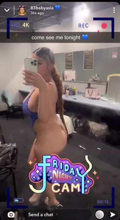 She got that juicy phat ass