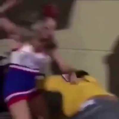 Cheerleader got hands 👀