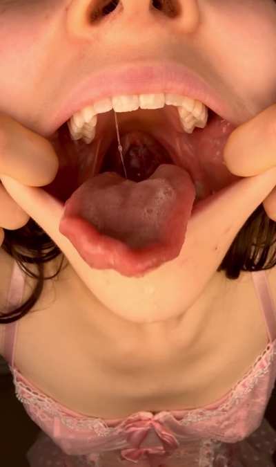 I want your berries and cream….. 🥴🥴😏