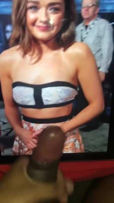 I jerked myself crazy for Maisie Williams. Enjoy