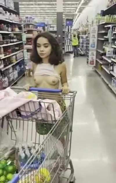 Girl flashes in the grocery store [GIF]