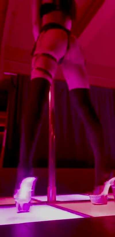 You guys seem to like me on here, so here's more 😘😘 [OC]