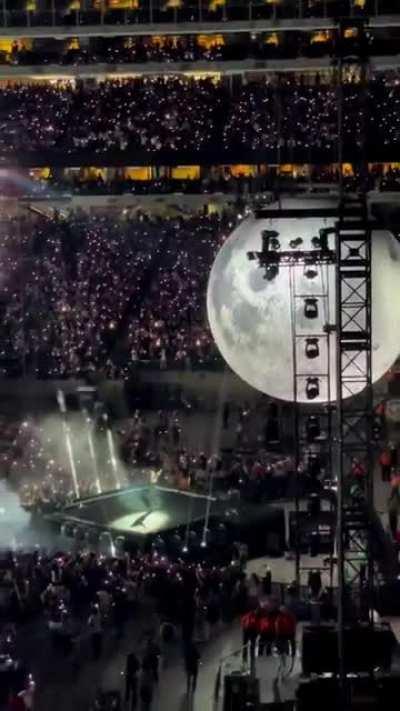 Look at that stadium!!!