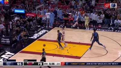 [Highlight] Dillon Brooks comes up with the steal and flips it to Bane for a one-handed jam