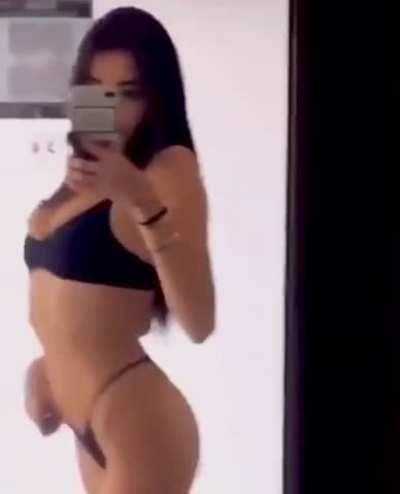 Showing off that ass, wanna spank and grab it so much