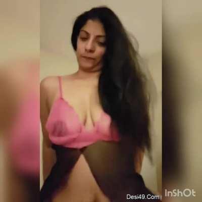 A hot girl full video 😍😍