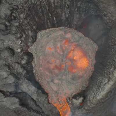 Извержение вулкана, вид с дрона