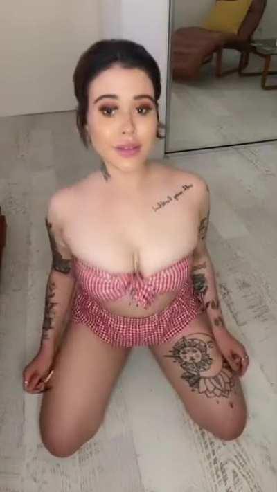 Fit these big titties in your mouth 😘