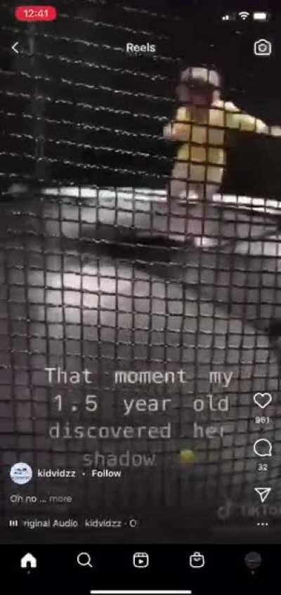 Kid terrified from her own shadow