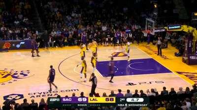 [Highlight] Fox drills a 3 with Lebron in his face