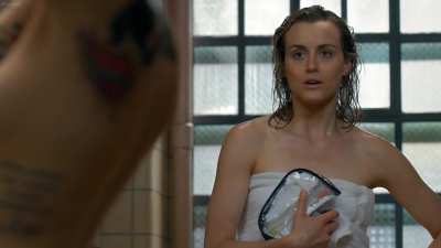 Ruby Rose feat. Taylor Schilling - Orange Is the New Black S03E09 (US2015)