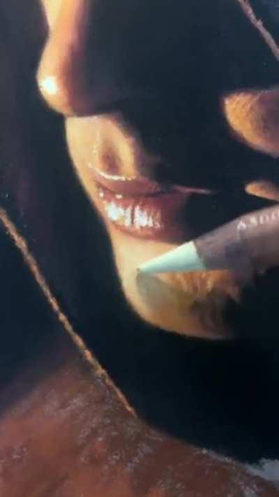 Artist Astoundingly Creates Realistic-Looking Art With Crayons and Pencil Shades