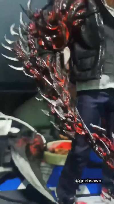 I finally painted them weapons on my custom Alex figure