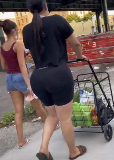 Bubble butt hood latina 🤪