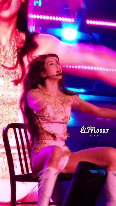 Lisa's pussy lips showing 💦