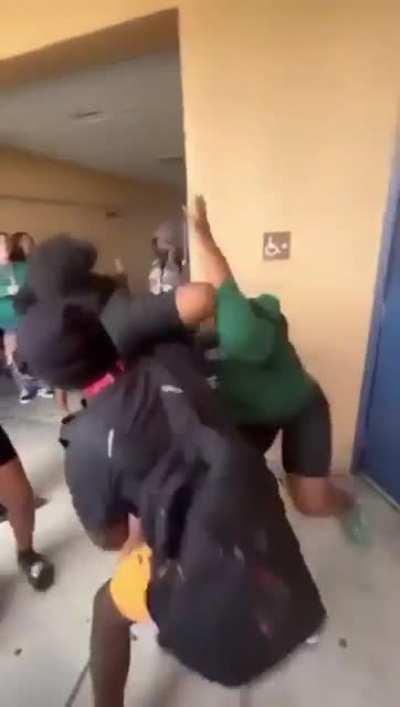 Nah she was deadass left bald after this fight wtf