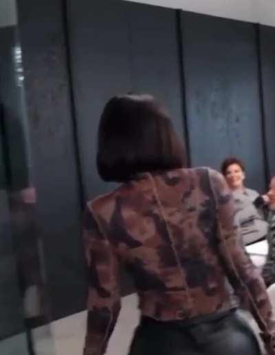 kylies massive ass in leather pants