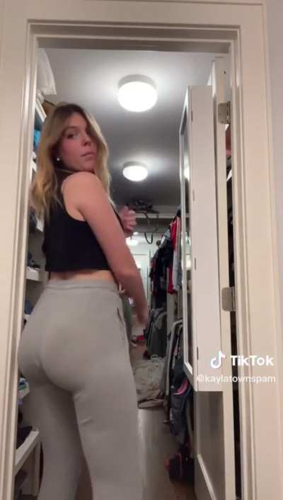 My community needs to blow up. Join and upvote if you’ve busted to my huge ass. Don’t lie😘