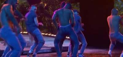 The way her hips move 🌊👅