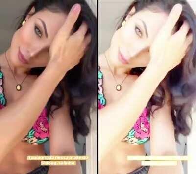 Aline Mineiro pagando peitinho