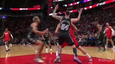 [Highlight] Sengun and Vanvleet dime each other in the paint for the score