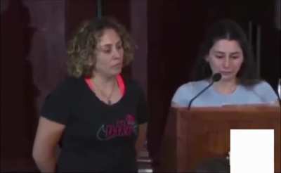 Una chica confiesa ante el senado que metió al padre en la cárcel por 5 años con una falsa denuncia, por presión de grupos feministas.