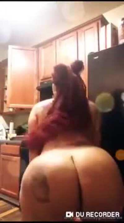 Heyghettobarbie Morning dance 👑🍑💛💛