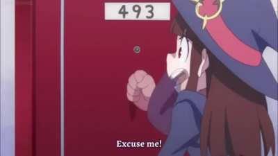 Anime kız yanlış kapıyı açıyor