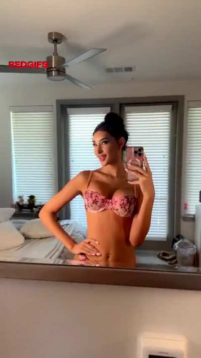 Any straight guys i can send more nudes to 🤤