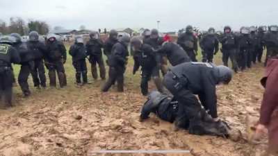 PoLiCe FoRcE dRoWnInG iN mud By EvIl wIzArD