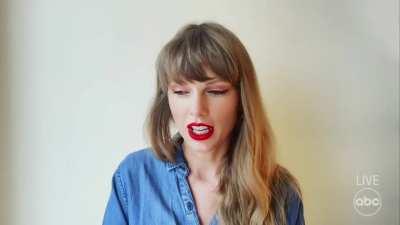 Taylor Accepts AMA for Pop Vocal Album for evermore!