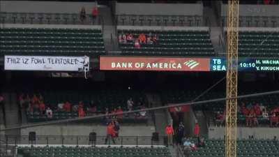 [Highlight] Vladdy letting Pedro Severino know he didn't quite hit it fair.