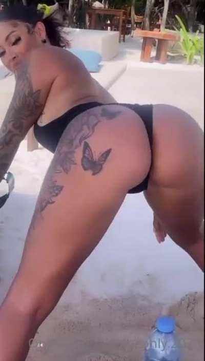 she like Saweetie but natural 🔥