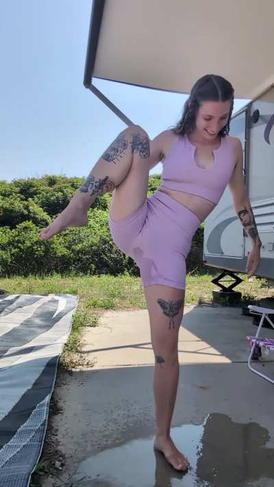 u/Outdoorkitty333 stretches while pissing