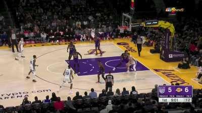 [Highlight] Sabonis sees Anthony Davis in the paint and thinks it's BBQ chicken