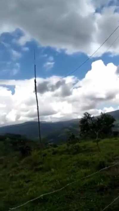 [Unknown>English] Clear sky and lightning