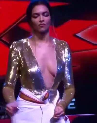 Deepika Padukone wants to play with your tool like this 😈🔥