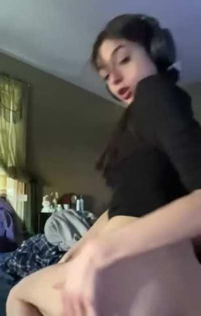 I ain't petite... I'm funsized! 😇