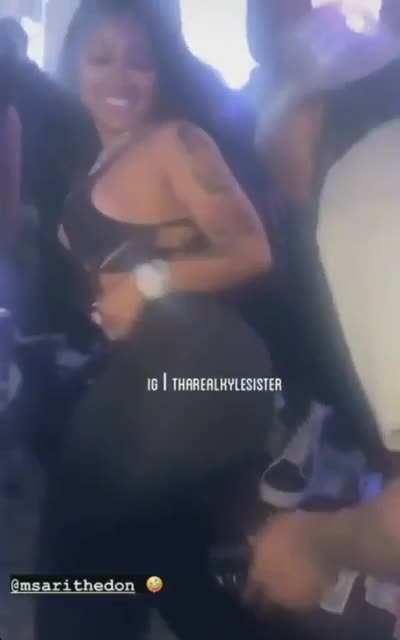 She just poking that mf out ready to get penetrated 😒