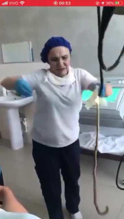 У тебя болит живот? Значит кто-то там живёт.