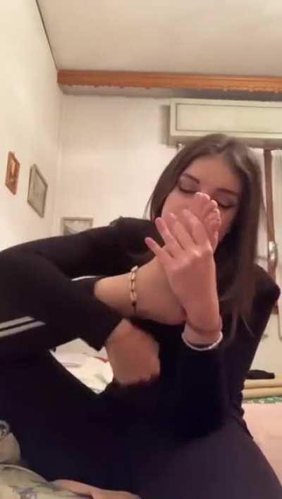 Cutie and her Pretty toes 😍 