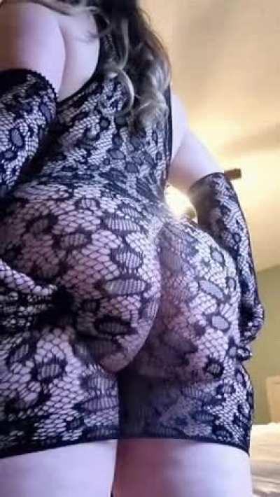 Black lace is my October vibe