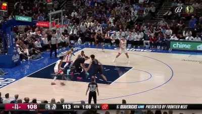 [Highlight] Luka Doncic with the skyhook dagger!