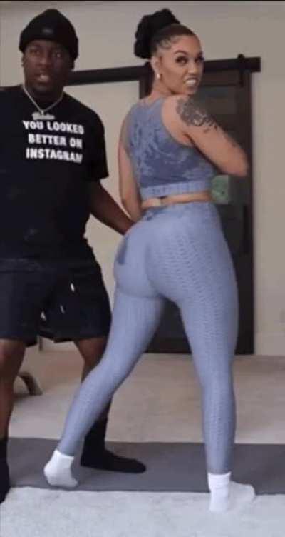 She needa jus get the onlyfans