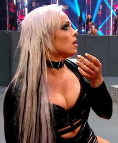 Pretty Liv in distress. 😍🤩