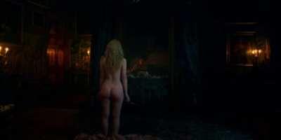 Elle Fanning (from The Great) [gif]